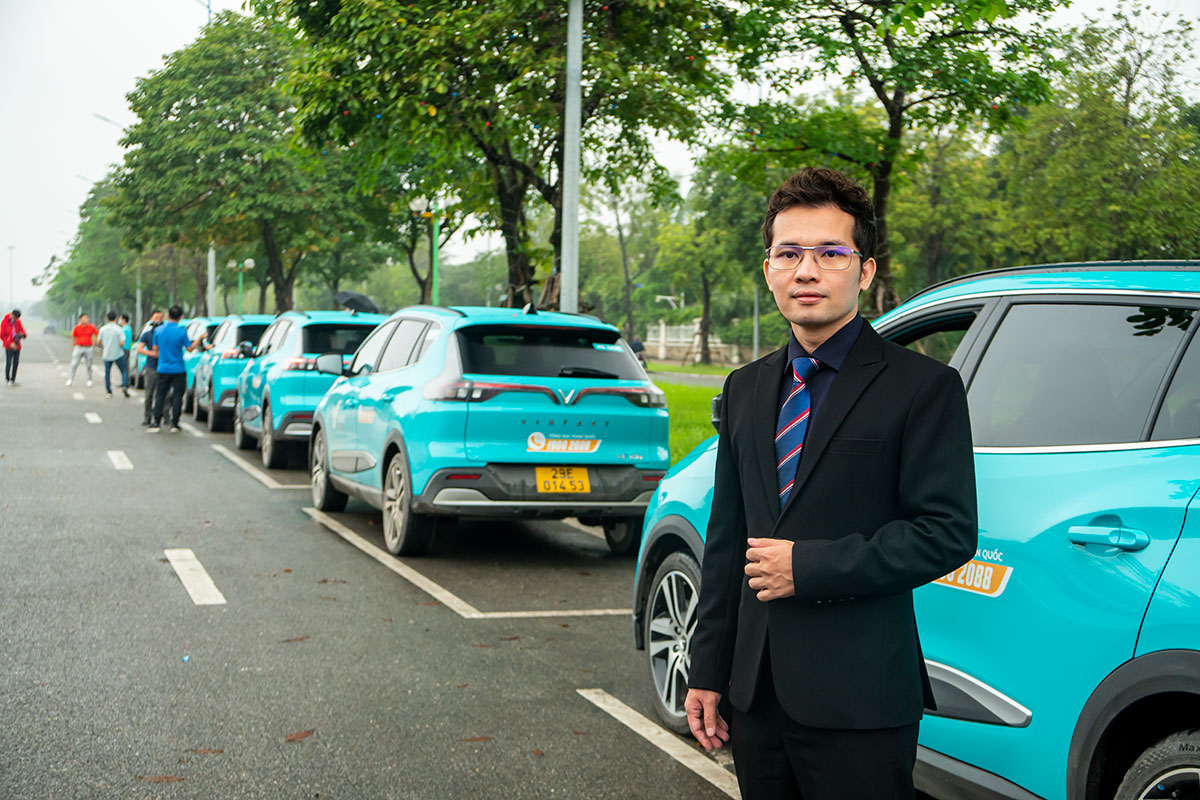 Video: Tổng Giám đốc GSM Taxi VinFast: &quot;Chúng tôi không coi Grab, Bee, taxi xăng truyền thống là đối thủ&quot; - Ảnh 1.