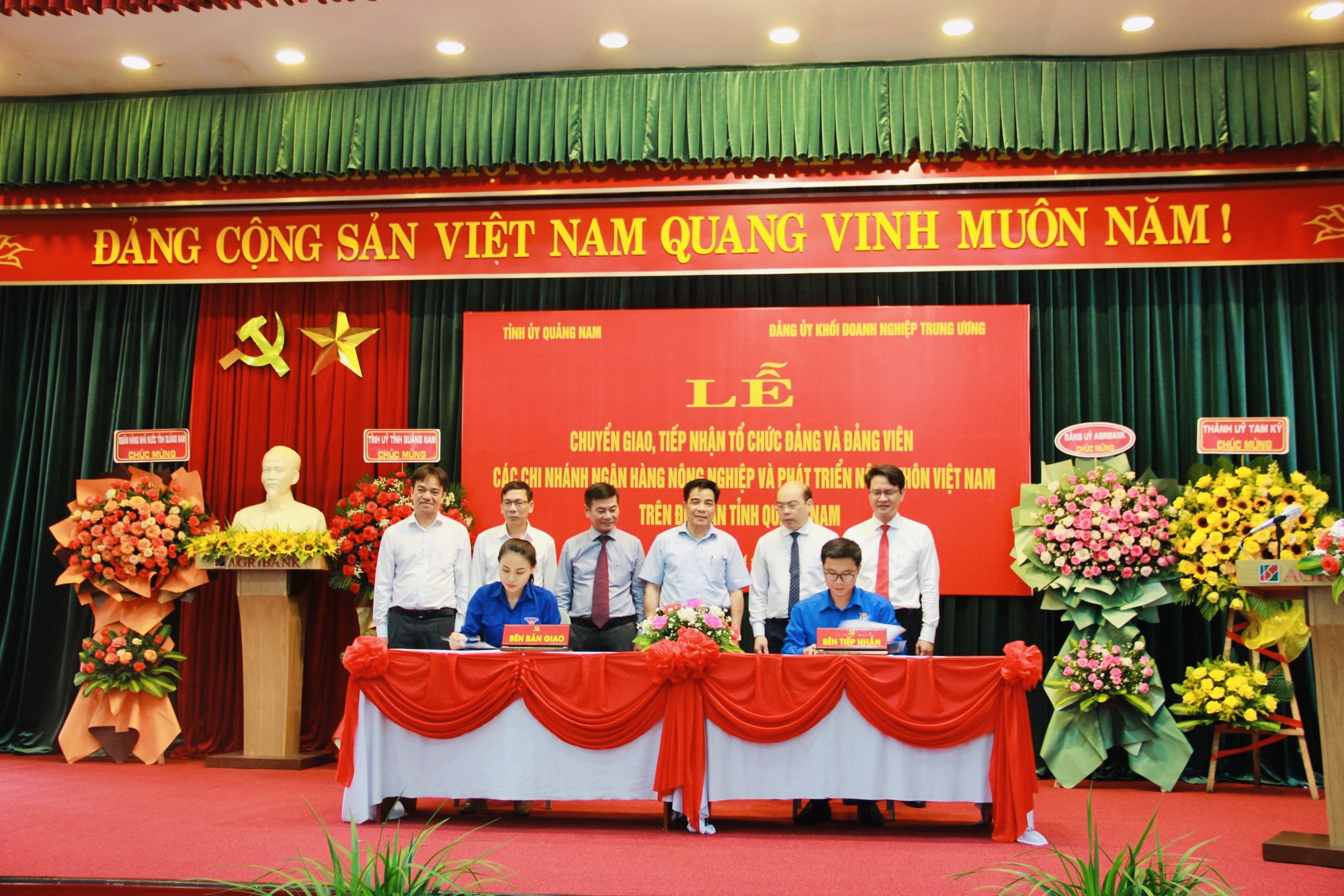 Lễ chuyển giao – tiếp nhận tổ chức đảng, đảng viên trong các Chi nhánh Agribank trên địa bàn tỉnh Quảng Nam - Ảnh 5.