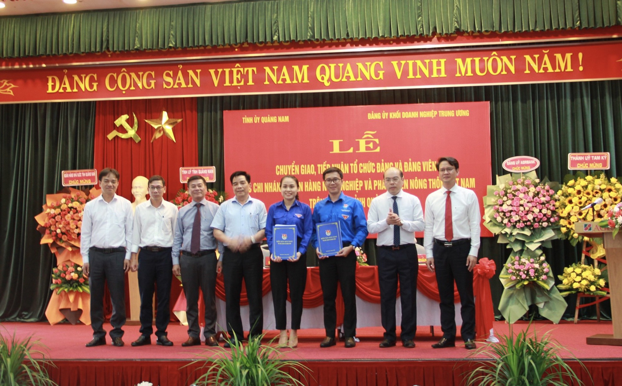 Lễ chuyển giao – tiếp nhận tổ chức đảng, đảng viên trong các Chi nhánh Agribank trên địa bàn tỉnh Quảng Nam - Ảnh 6.