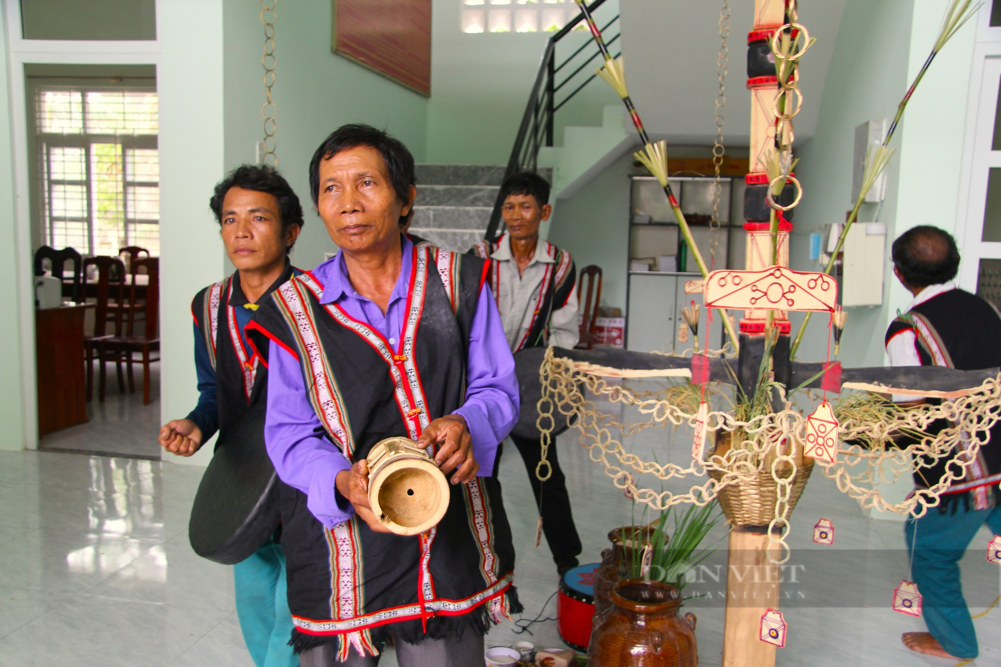 Đồng bào Raglai Ninh Thuận vui mừng đón nhận bằng Di sản văn hóa phi vật thể đối với Lễ ăn mừng đầu lúa mới - Ảnh 1.