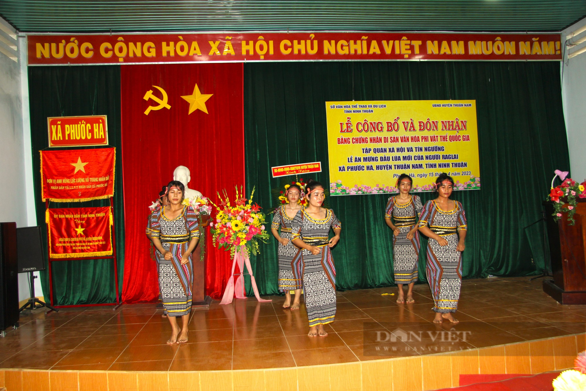 Đồng bào Raglai Ninh Thuận vui mừng đón nhận bằng Di sản văn hóa phi vật thể đối với Lễ ăn mừng đầu lúa mới - Ảnh 8.
