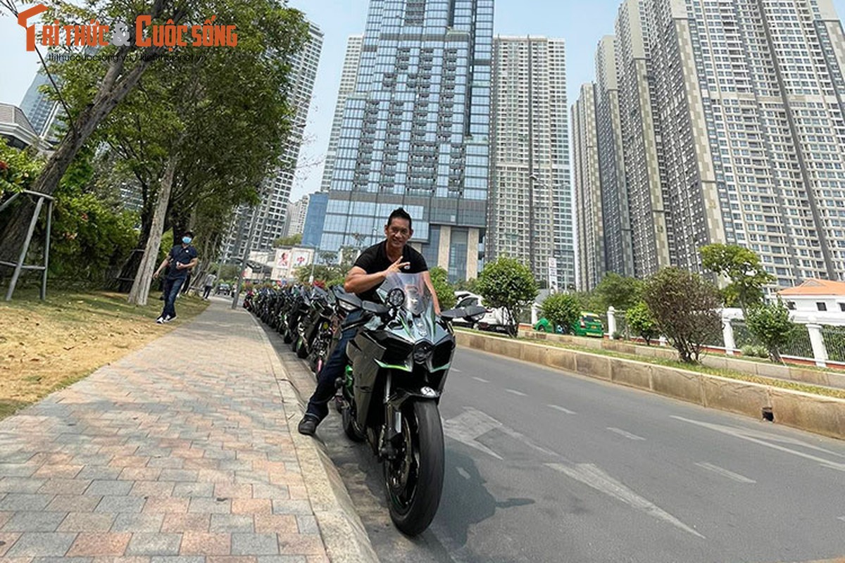 Cả dàn siêu môtô Kawasaki H2 tiền tỷ, mạnh nhất thế giới ở Sài Gòn
 - Ảnh 3.