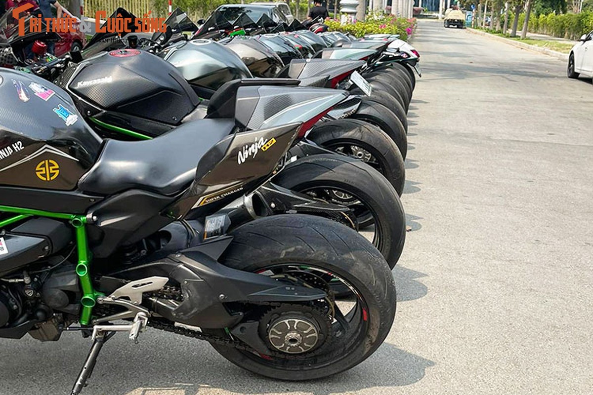 Cả dàn siêu môtô Kawasaki H2 tiền tỷ, mạnh nhất thế giới ở Sài Gòn
 - Ảnh 7.