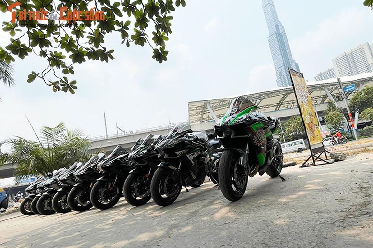 Cả dàn siêu môtô Kawasaki H2 tiền tỷ, mạnh nhất thế giới ở Sài Gòn
 - Ảnh 8.