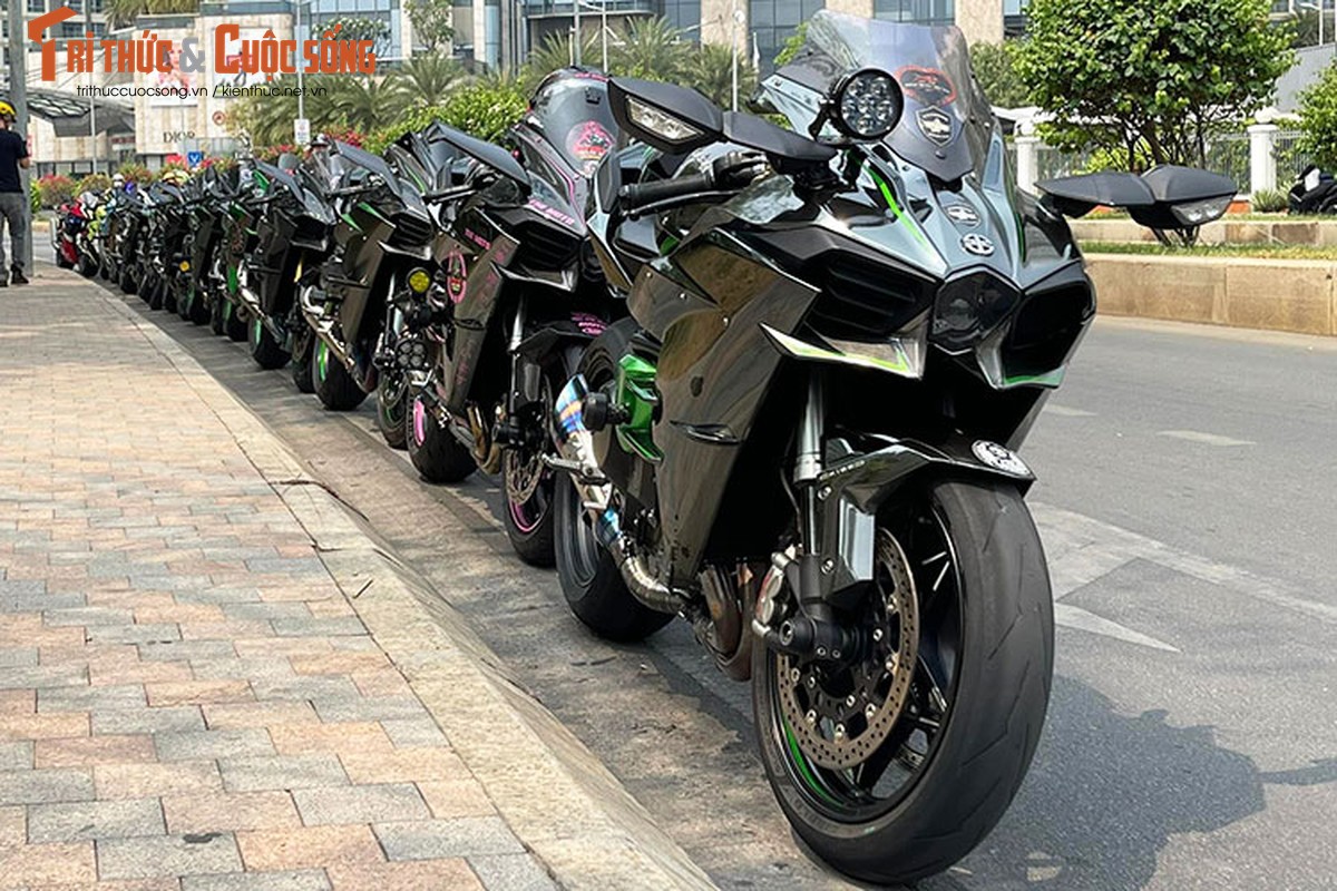Cả dàn siêu môtô Kawasaki H2 tiền tỷ, mạnh nhất thế giới ở Sài Gòn
 - Ảnh 9.