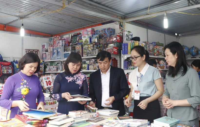 Bắc Ninh: Lan tỏa gần 2 triệu bản sách trưng bày, giới trẻ thỏa thích đến xem, lựa chọn cho mình cuốn yêu thích - Ảnh 6.
