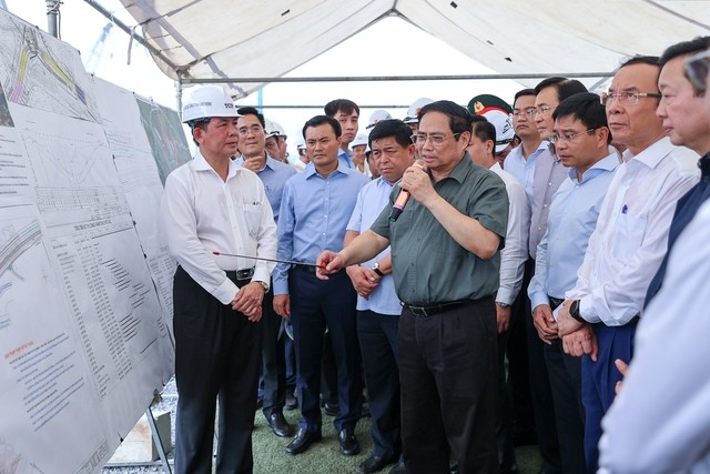 Thủ tướng đi thử nghiệm tàu metro Bến Thành – Suối Tiên, thúc đẩy dự án nút giao thông lớn nhất TPHCM - Ảnh 2.