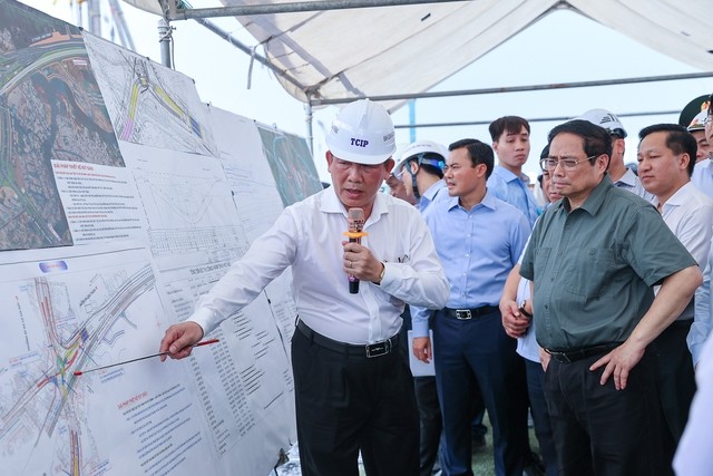 Thủ tướng đi thử nghiệm tàu metro Bến Thành – Suối Tiên, thúc đẩy dự án nút giao thông lớn nhất TPHCM - Ảnh 1.