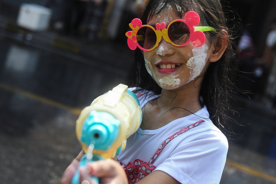 Hàng chục nghìn người bắn súng nước tại lễ hội Songkran ở Thái Lan - Ảnh 6.