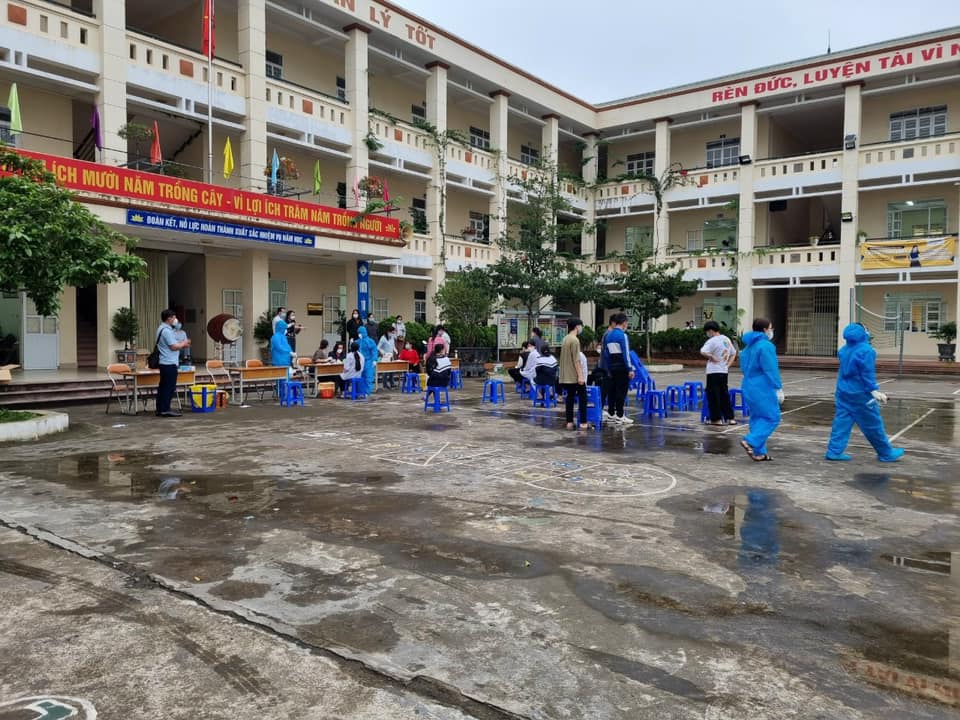 Phát hiện nhiều ổ dịch Covid-19 trong trường học ở Quảng Ninh - Ảnh 1.