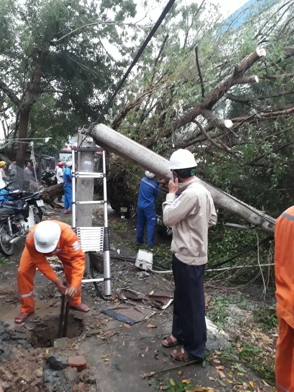 Mưa dông ở Gia Lai, hàng trăm căn nhà bị tốc mái - Ảnh 3.