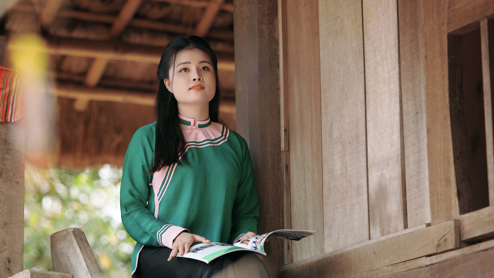 The sweet beauty of Pham Thuy Linh in MV 