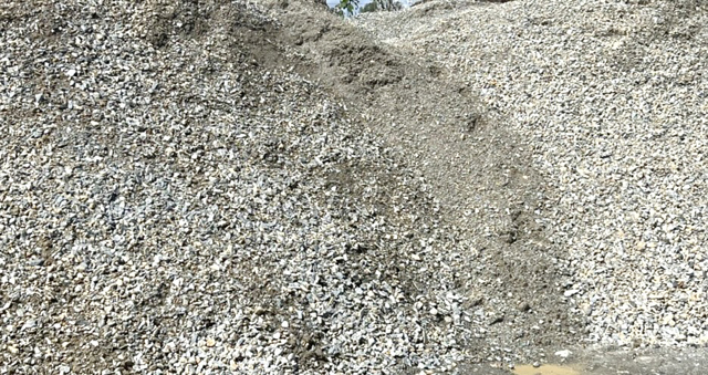 Sở Xây dựng Quảng Ngãi đề xuất giải pháp tạm thời giảm sức ép nguồn cung và giá cát - Ảnh 3.