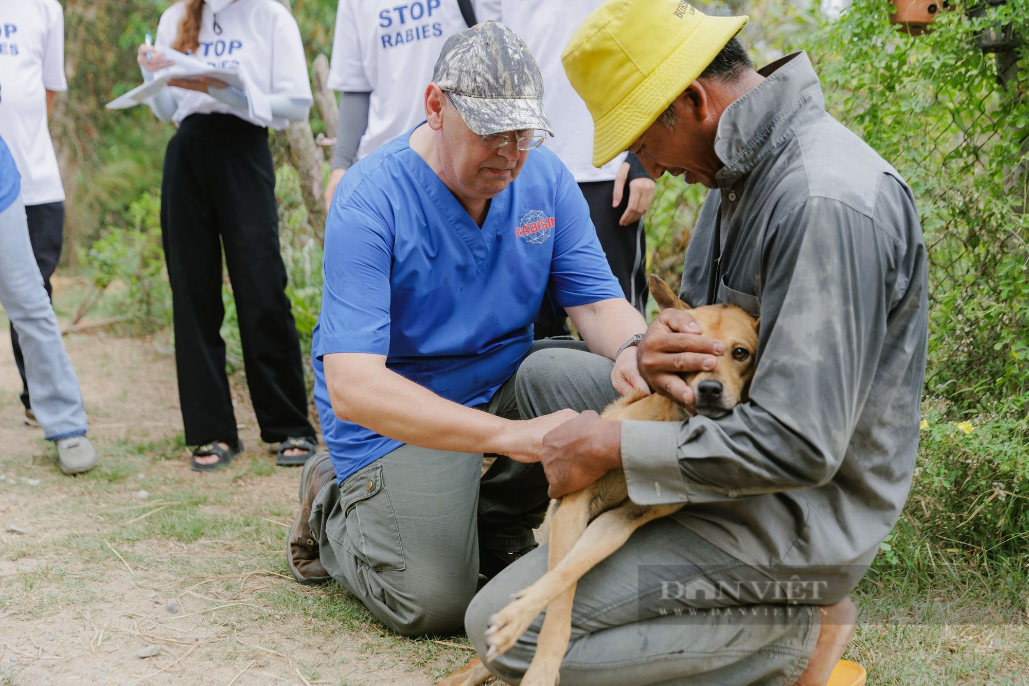 Hơn 12.400 con chó, mèo ở huyện biên giới, tỉnh Long An được tiêm phòng bệnh dại - Ảnh 4.