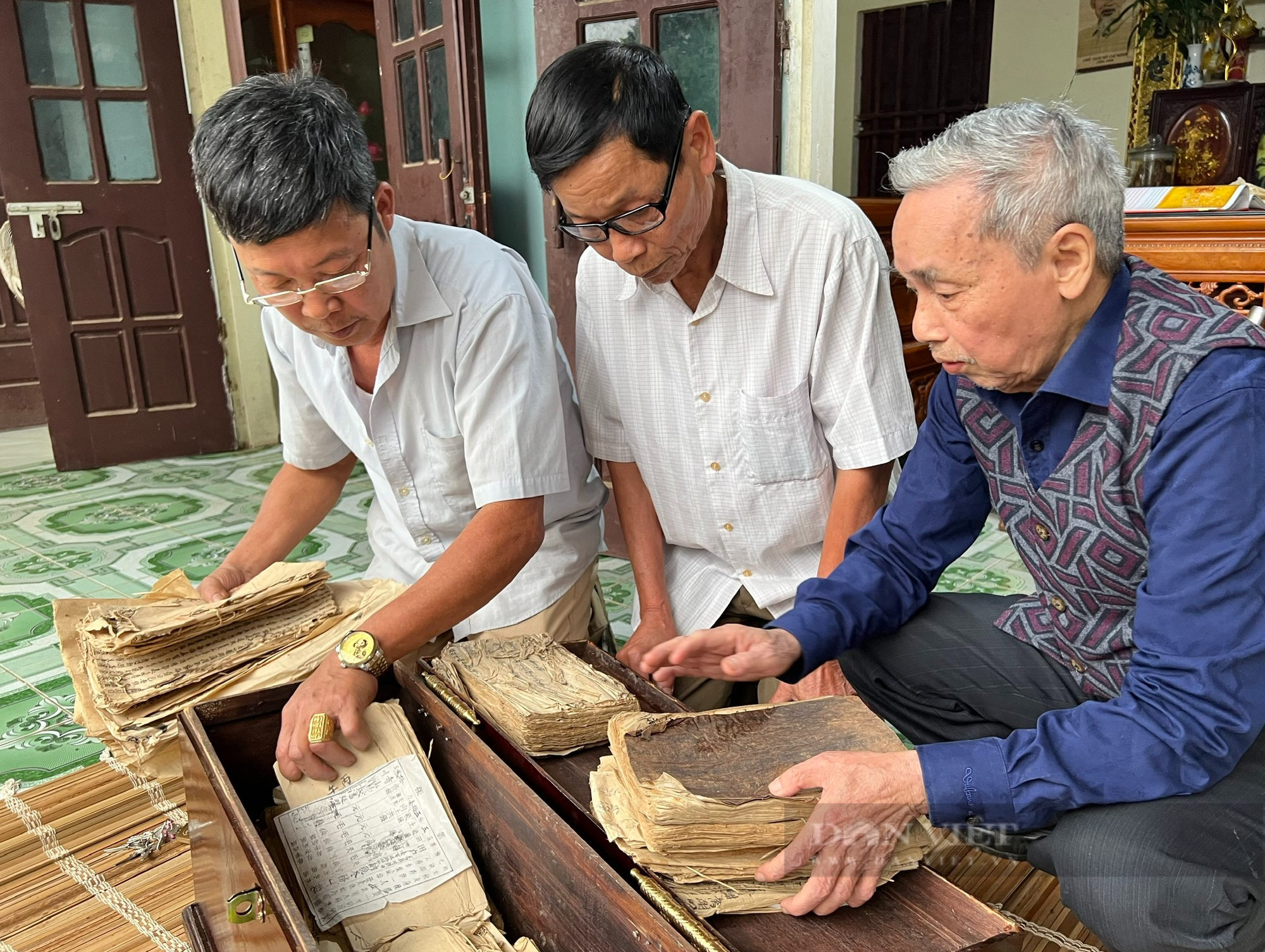 Gìn giữ sắc phong ngôi đền cổ Quốc tế: &quot;Báu vật&quot; linh thiêng của làng quê, đất nước - Ảnh 4.