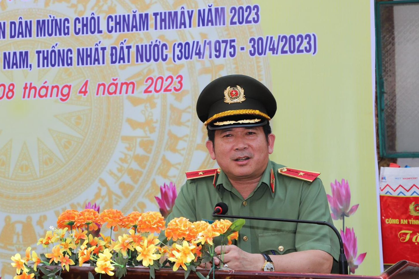 Thiếu tướng Đinh Văn Nơi công khai số điện thoại tiếp nhận tin báo về tội phạm - Ảnh 1.