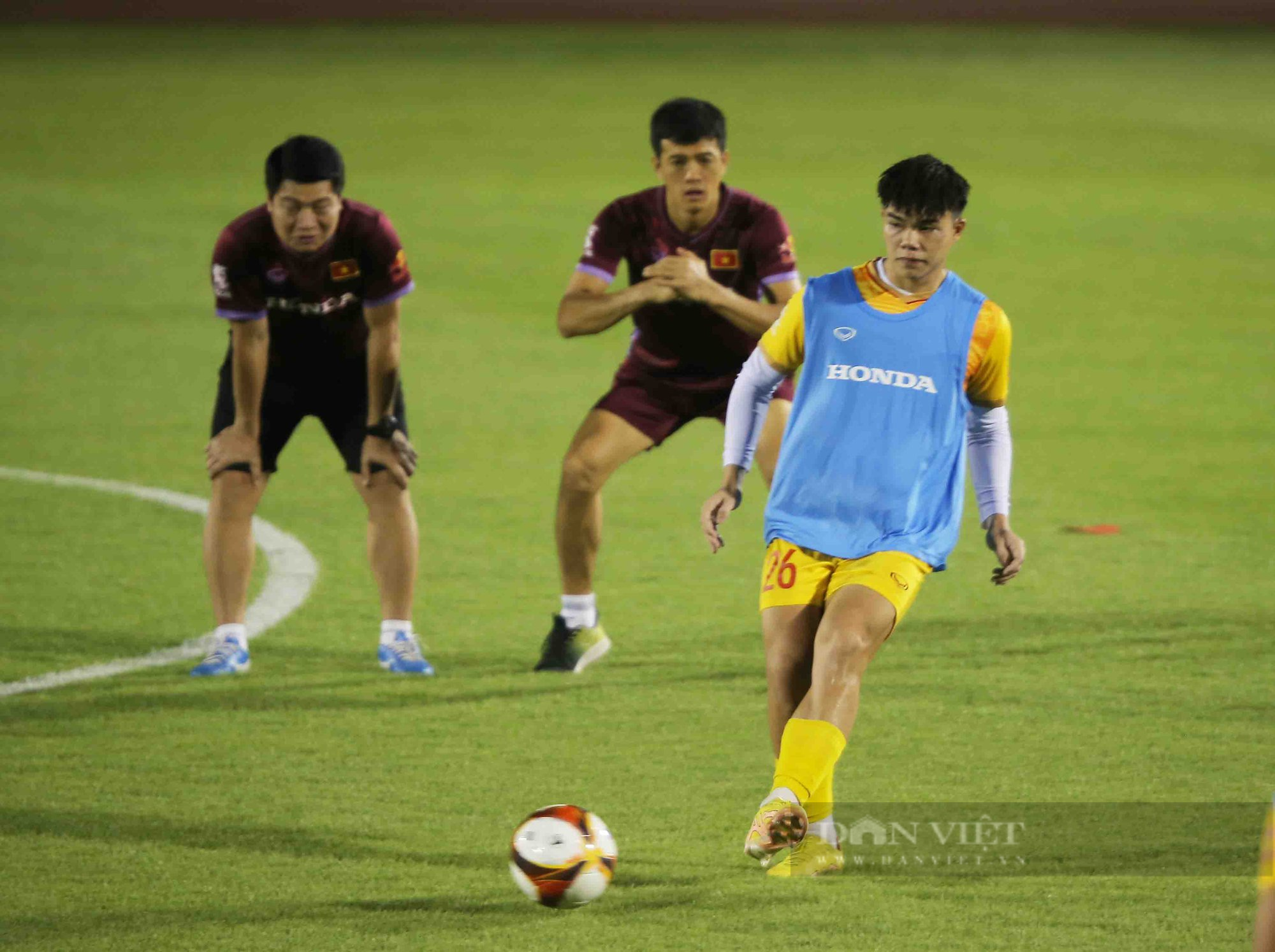 Lê Văn Đô chấn thương, HLV Philippe Troussier lo sốt vó - Ảnh 3.