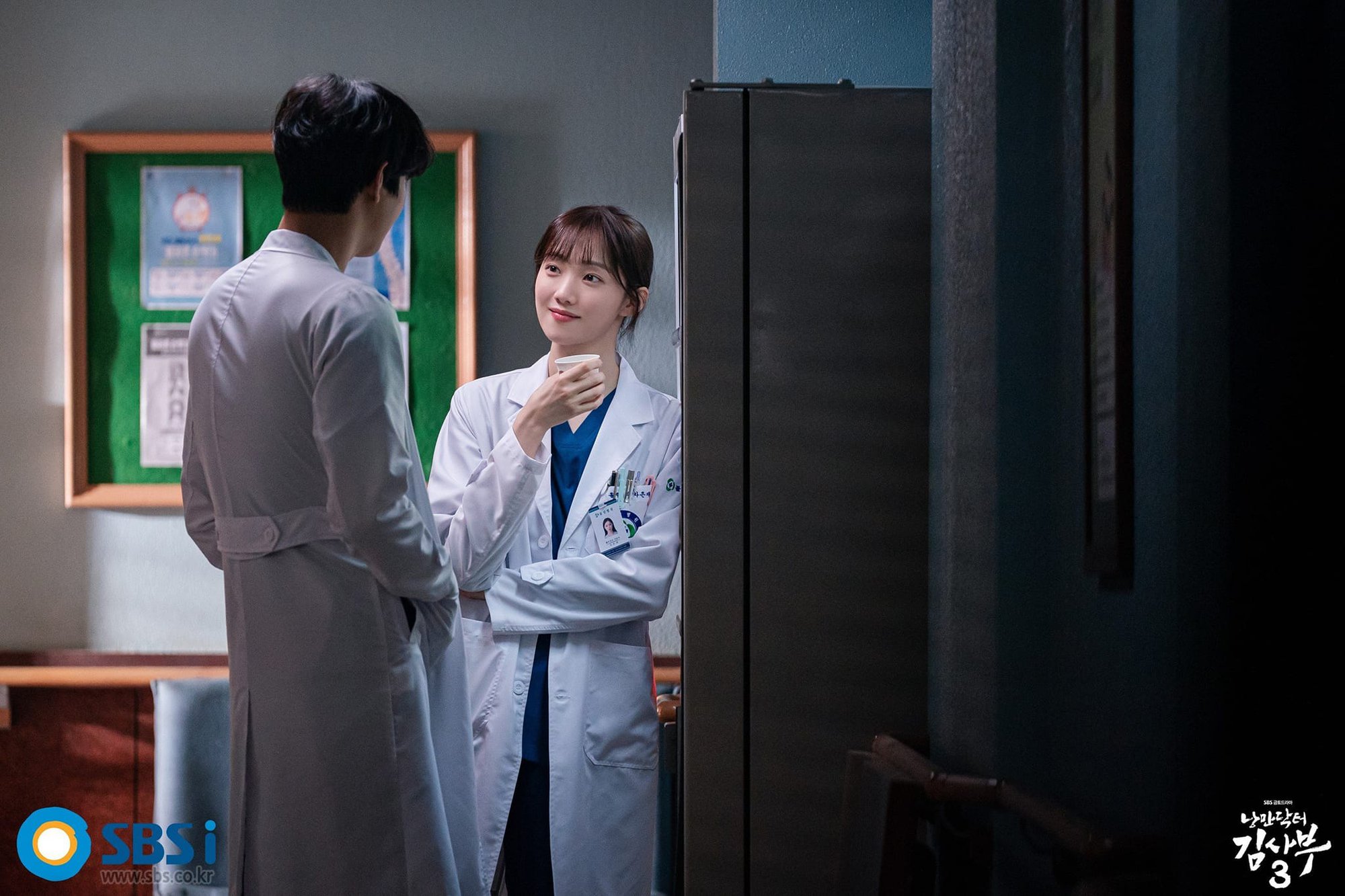 Phim Người thầy y đức 3 chuẩn bị lên sóng đã gây &quot;sốt&quot;  vì ảnh của Ahn Hyo Seop và Lee Sung Kyung - Ảnh 5.