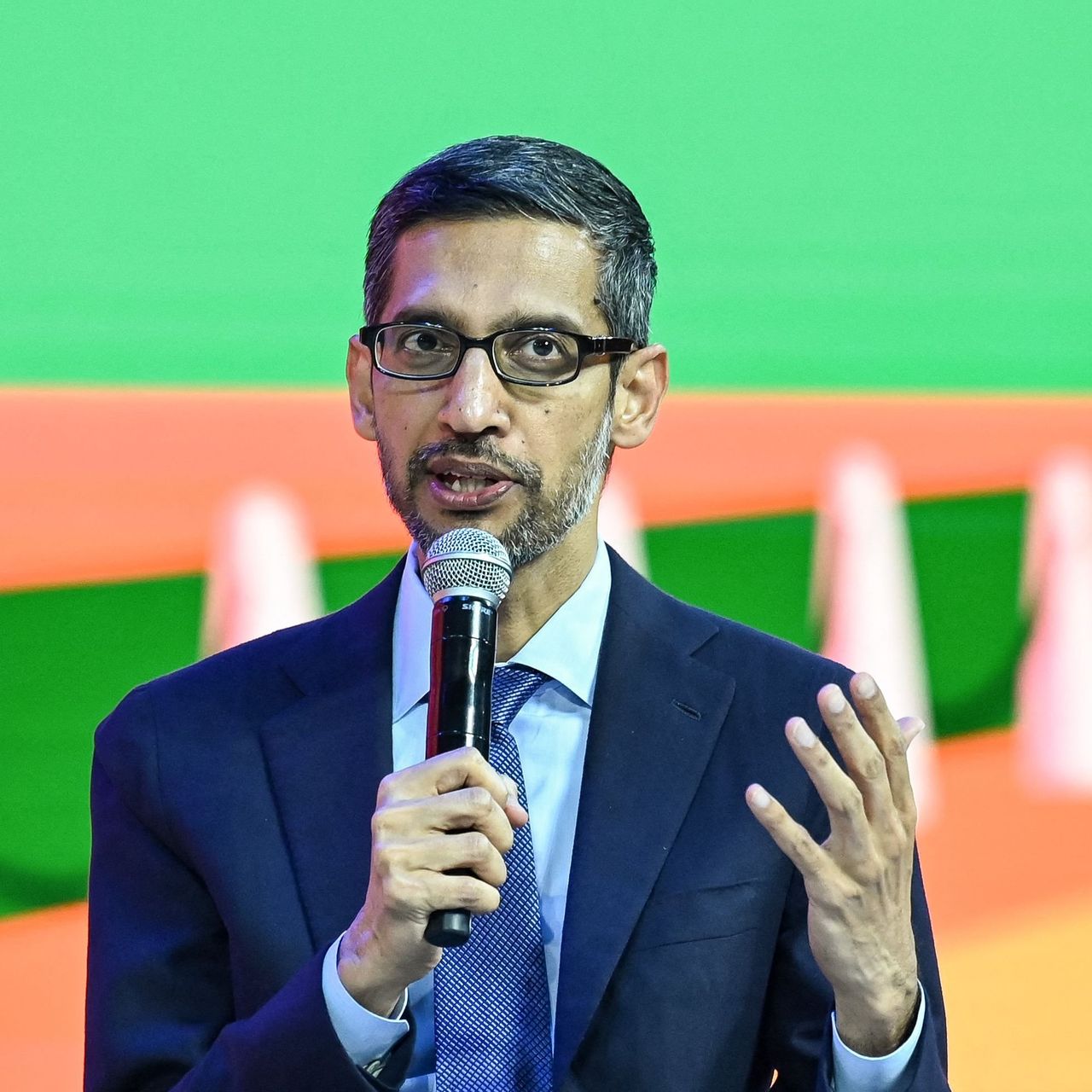 CEO Google Sundar Pichai cảnh báo xã hội chuẩn bị cho tác động của việc tăng tốc AI. Ảnh: @AFP.
