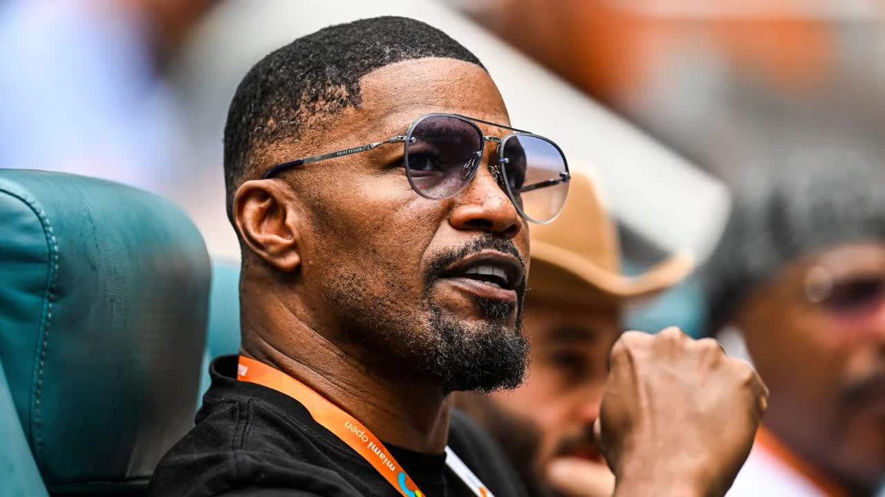 Tài tử Jamie Foxx bất ngờ nhập viện  - Ảnh 1.