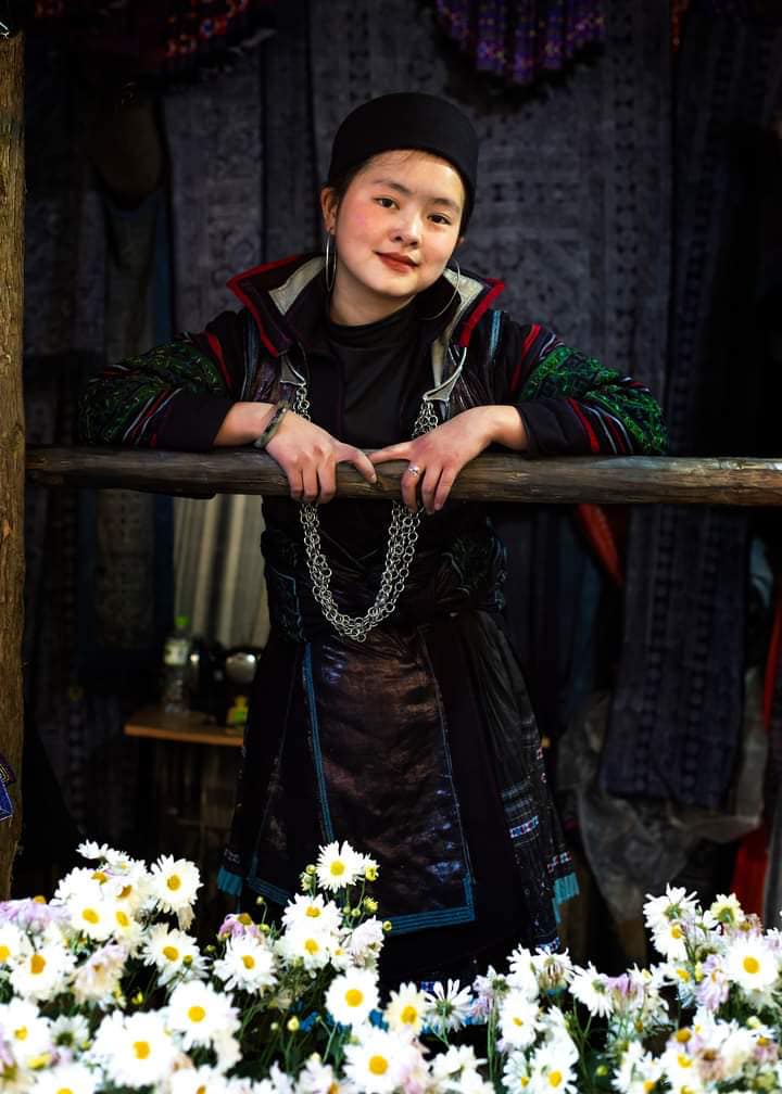 Sa Pa: Ngập tràn trang phục Mông Cổ check-in khu du lịch Cát Cát - Ảnh 4.