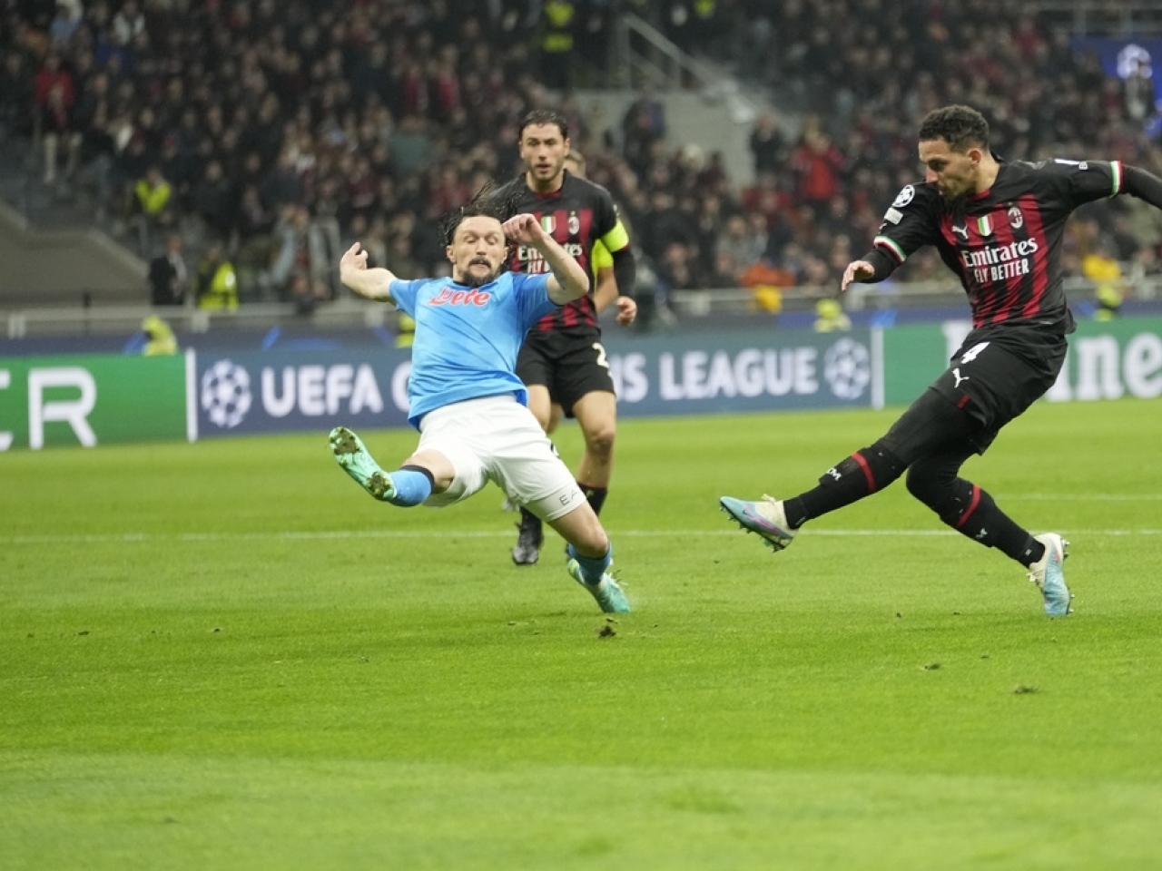 Napoli vs AC Milan (2h ngày 19/4): Niềm vui thuộc về đội khách? - Ảnh 2.