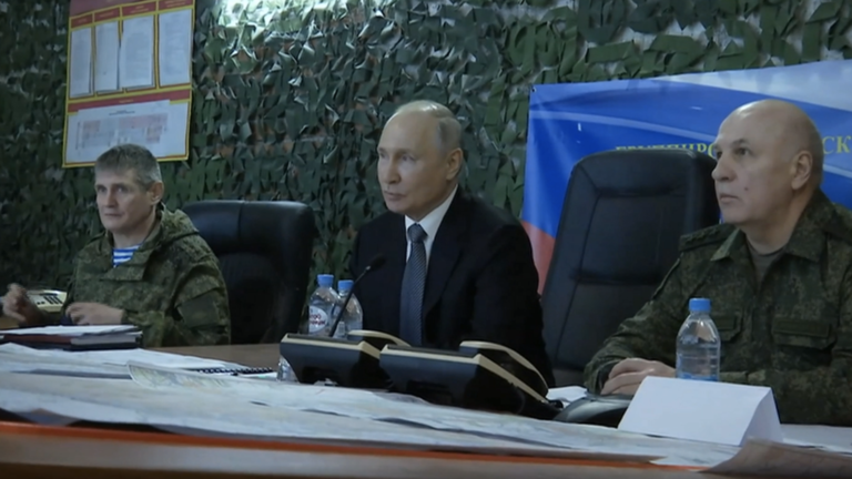 Ông Putin bất ngờ đến Kherson thăm sở chỉ huy Nhóm quân Dmepr - Ảnh 2.