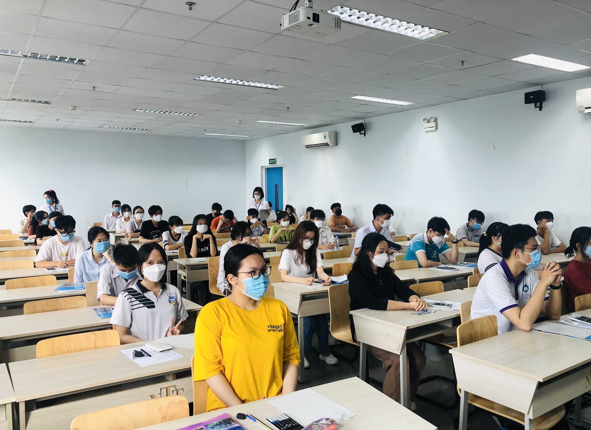 Hàng trăm trường xét điểm thi đánh giá năng lực ĐH Quốc gia Hà Nội và TP.HCM - Ảnh 1.