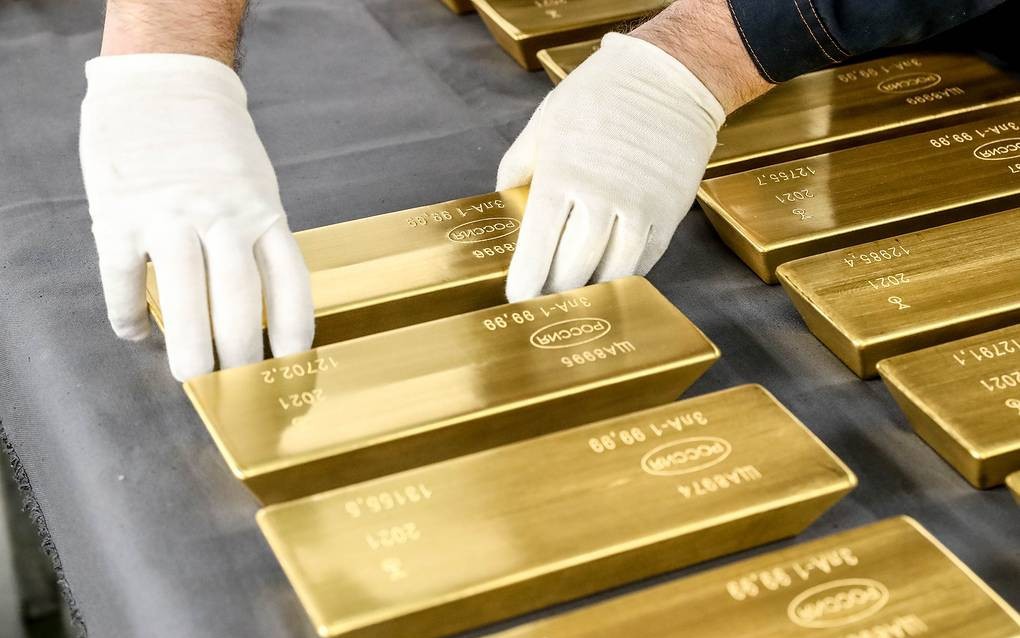 Giá vàng hôm nay 18/4: Vàng mất mốc 2.000 USD/ounce