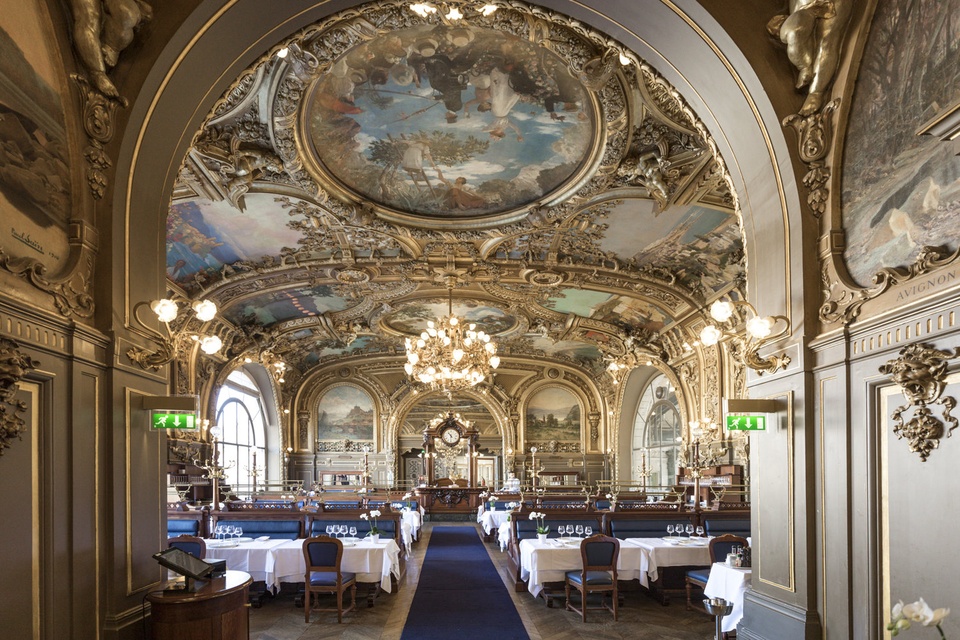Choáng ngợp với nhà hàng hơn 120 tuổi như cung điện ở Paris - Ảnh 1.