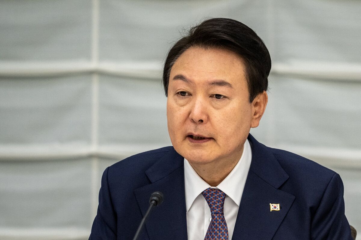 Tổng thống Hàn Quốc tiết lộ ý định viện trợ vũ khí cho Ukraine, phe đối lập gọi đó là &quot;thảm họa&quot; - Ảnh 1.