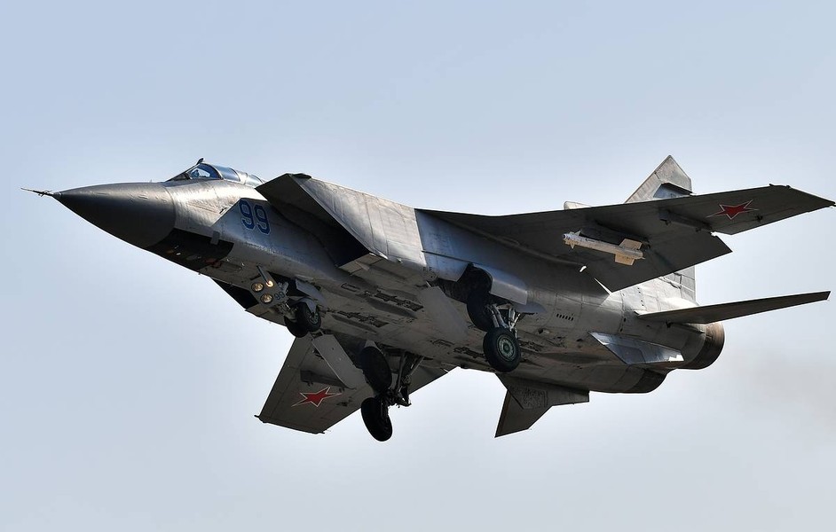 Hoạt động của tiêm kích MiG-31 Nga trên bầu trời Thái Bình Dương khiến phương Tây &quot;lạnh gáy&quot; - Ảnh 14.