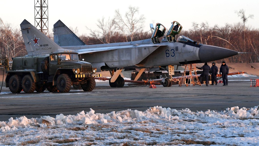 Hoạt động của tiêm kích MiG-31 Nga trên bầu trời Thái Bình Dương khiến phương Tây &quot;lạnh gáy&quot; - Ảnh 2.