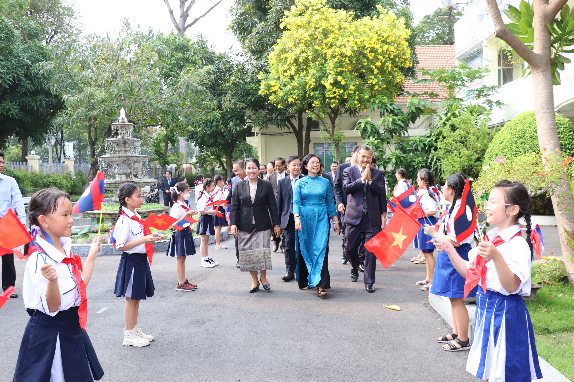 Giao lưu văn hóa thông qua Chương trình “Gia đình Việt với sinh viên Lào, Campuchia đang học tập tại TP.HCM”  - Ảnh 1.