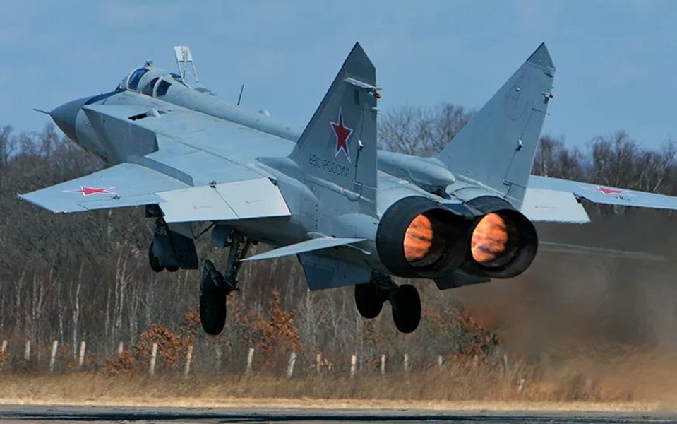 Hoạt động của tiêm kích MiG-31 Nga trên bầu trời Thái Bình Dương khiến phương Tây &quot;lạnh gáy&quot; - Ảnh 5.