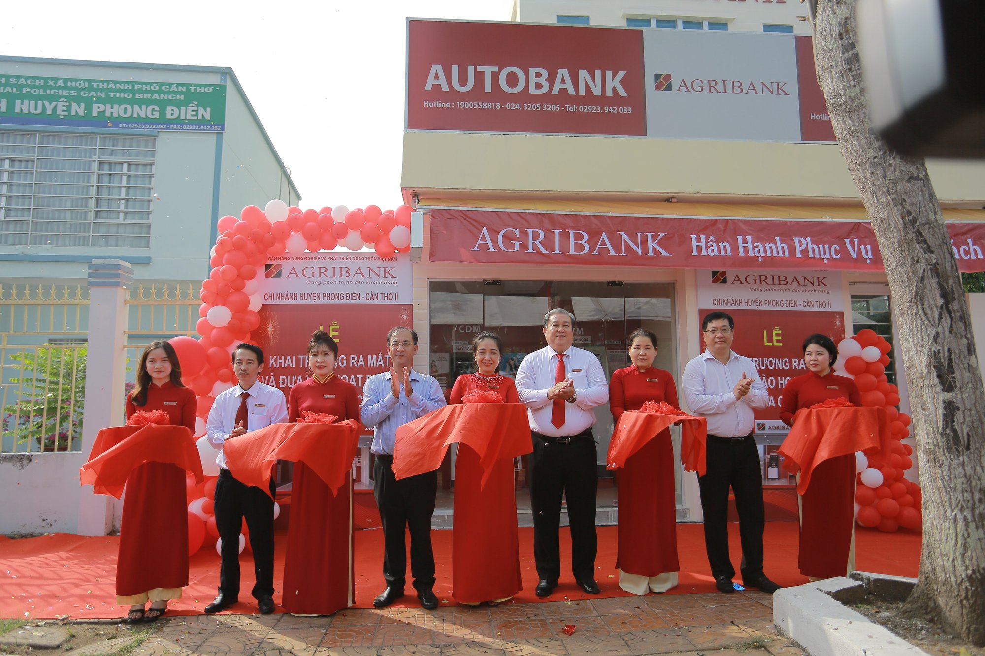 Agribank chi nhánh Phong Điền – Cần Thơ II đưa vào hoạt động máy ATM đa chức năng  - Ảnh 1.