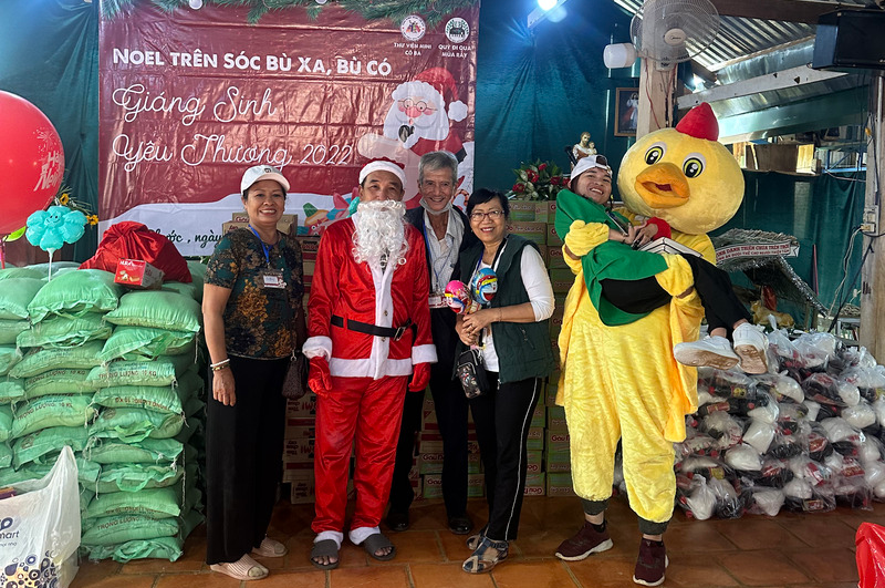  “Cô gái chim cánh cụt” vượt lên nghịch cảnh truyền cảm hứng cho mọi người - Ảnh 2.