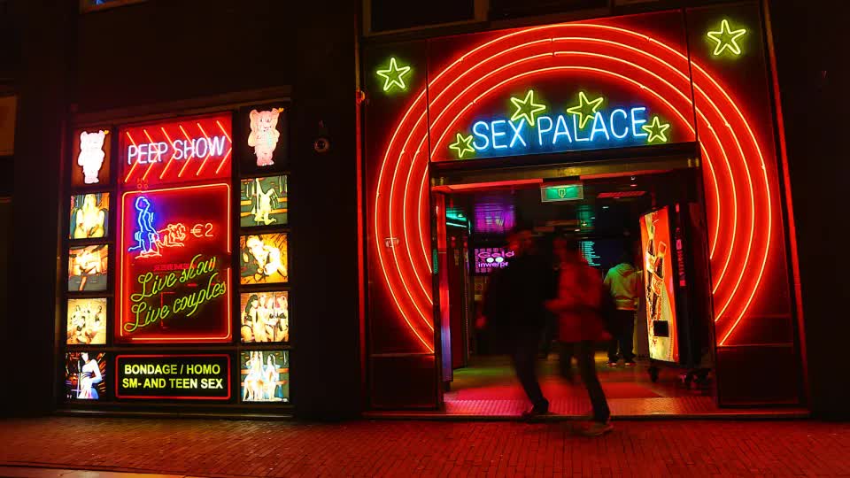 Hà Lan quyết tâm thay đổi hoạt động gái mại dâm và phố đèn đỏ - Ảnh 2.