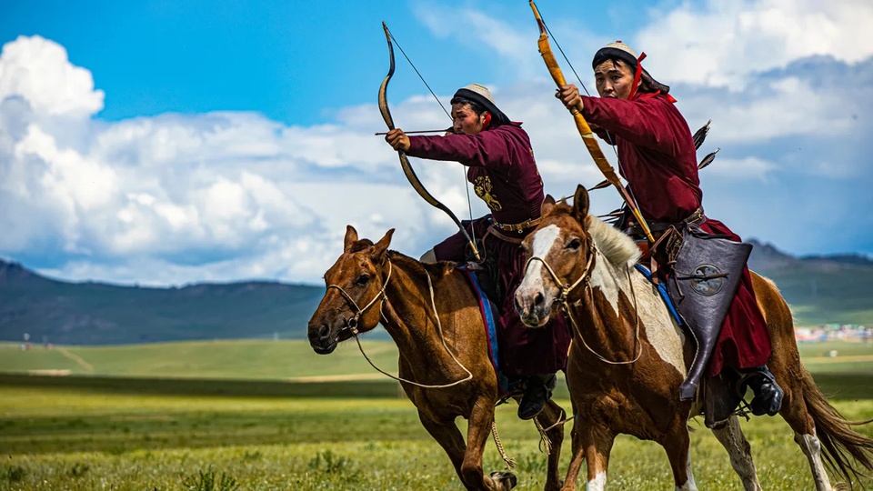 Đến Mông Cổ bắn cung, săn đại bàng vàng và ngắm mùa đông tuyệt đẹp - Ảnh 6.