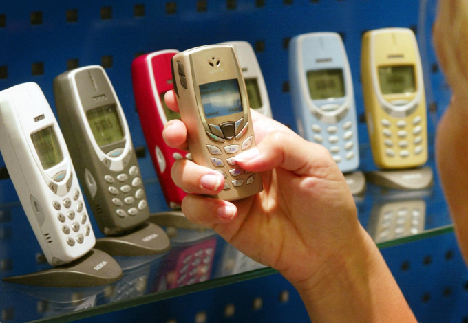 Vì sao giới trẻ Mỹ ngày càng thích điện thoại … “cục gạch”? - Ảnh 1.