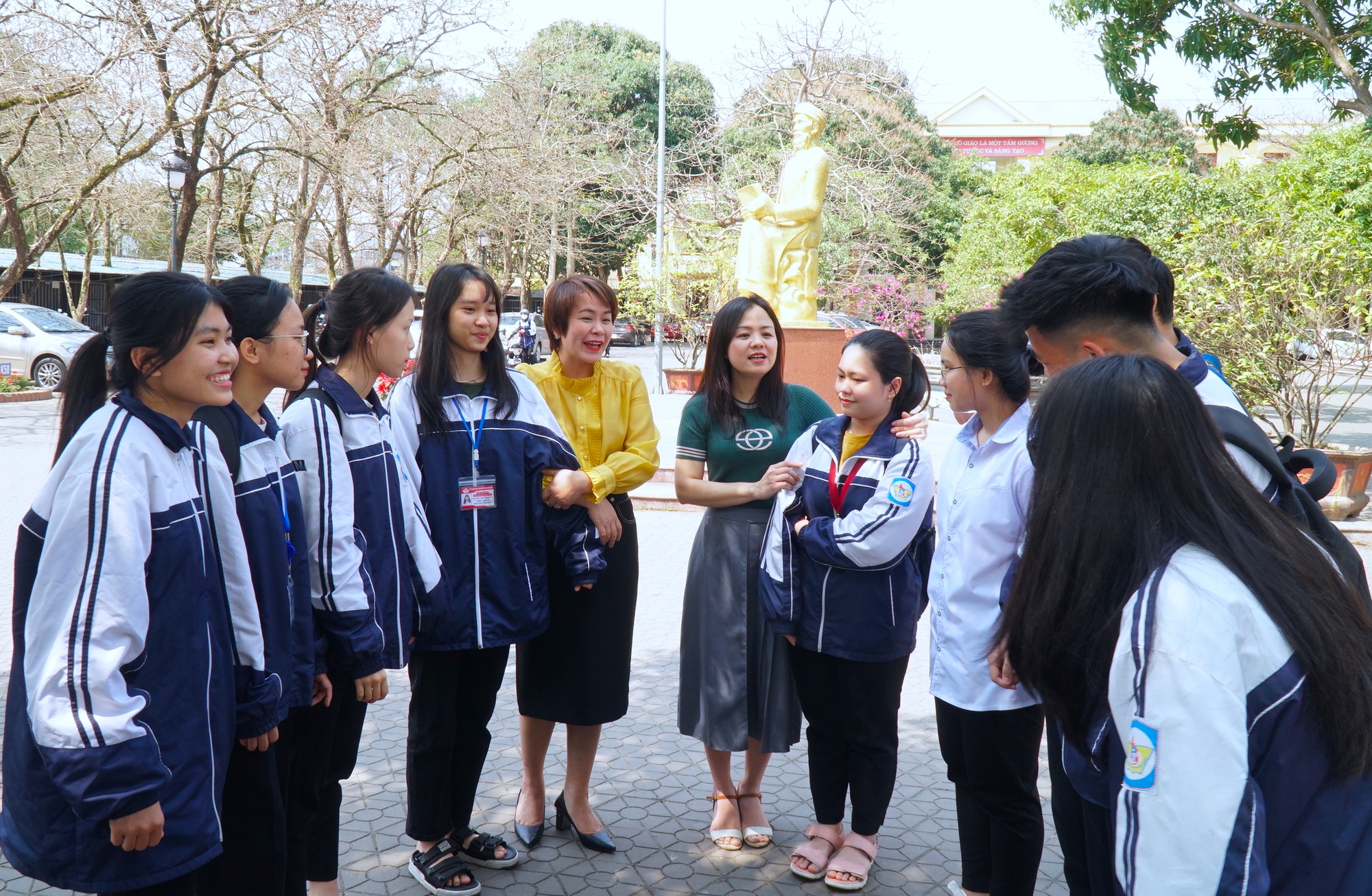 Nữ thủ khoa học sinh giỏi quốc gia môn Lịch sử chia sẻ bí quyết &quot;cày đêm&quot; để nhớ lâu - Ảnh 3.