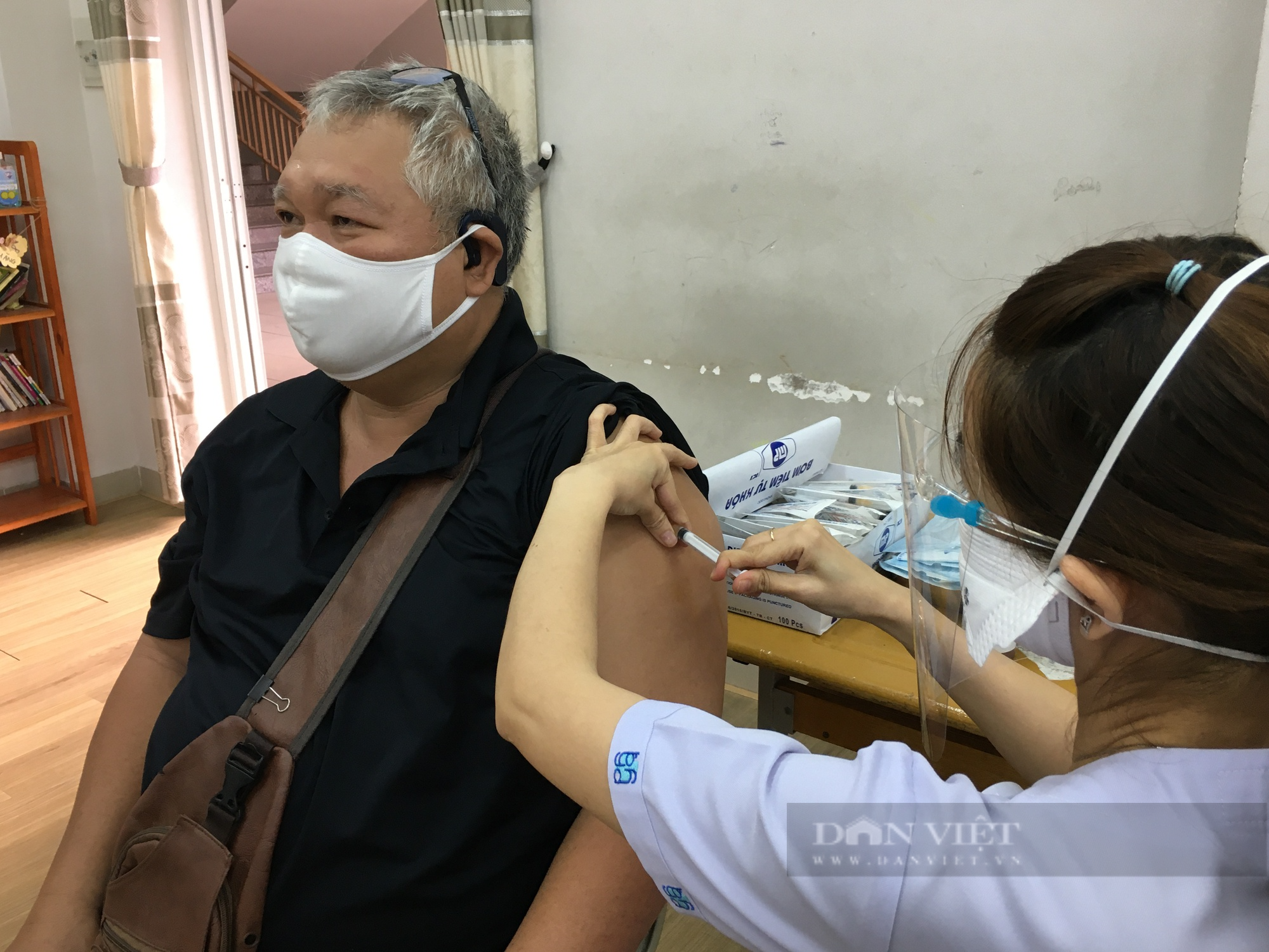 Sở Y tế TP.HCM: Ráo riết đẩy mạnh việc tiêm vaccine Covid-19, đặc biệt nhóm người nguy cơ cao - Ảnh 1.