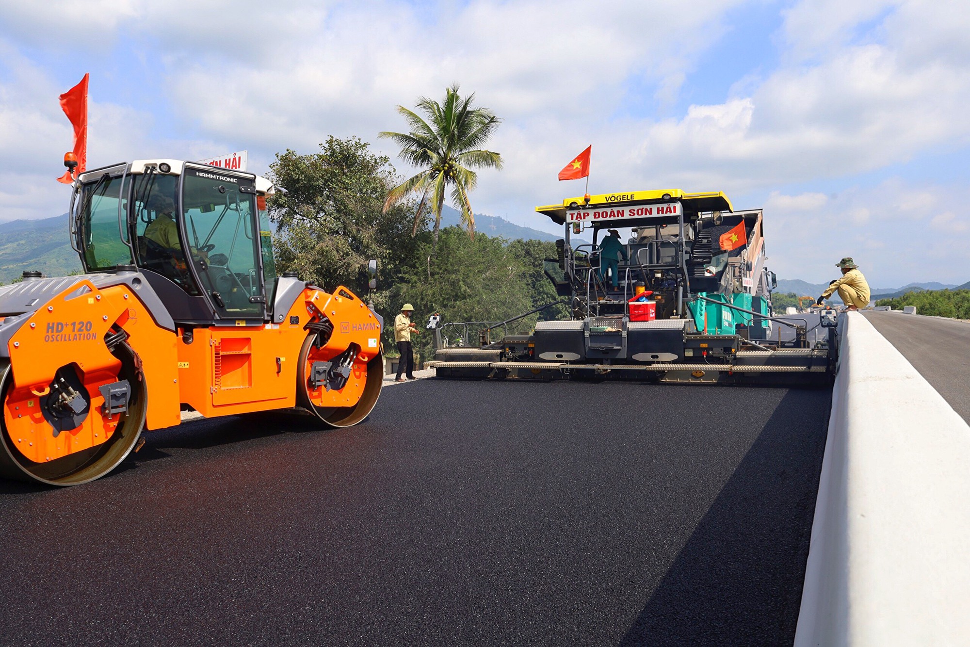  Chủ đầu tư đề xuất thông xe tuyến cao tốc Nha Trang - Cam Lâm vào cuối tháng 5 - Ảnh 1.