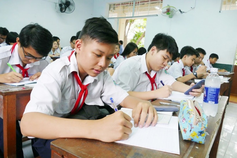 &quot;Đau đầu&quot; bù lấp giáo viên, lớp học cho khối đầu cấp - Ảnh 2.