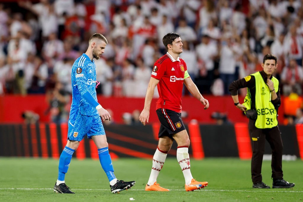 M.U bị loại, CĐV đòi “tống cổ” De Gea, Maguire ngay và luôn - Ảnh 1.