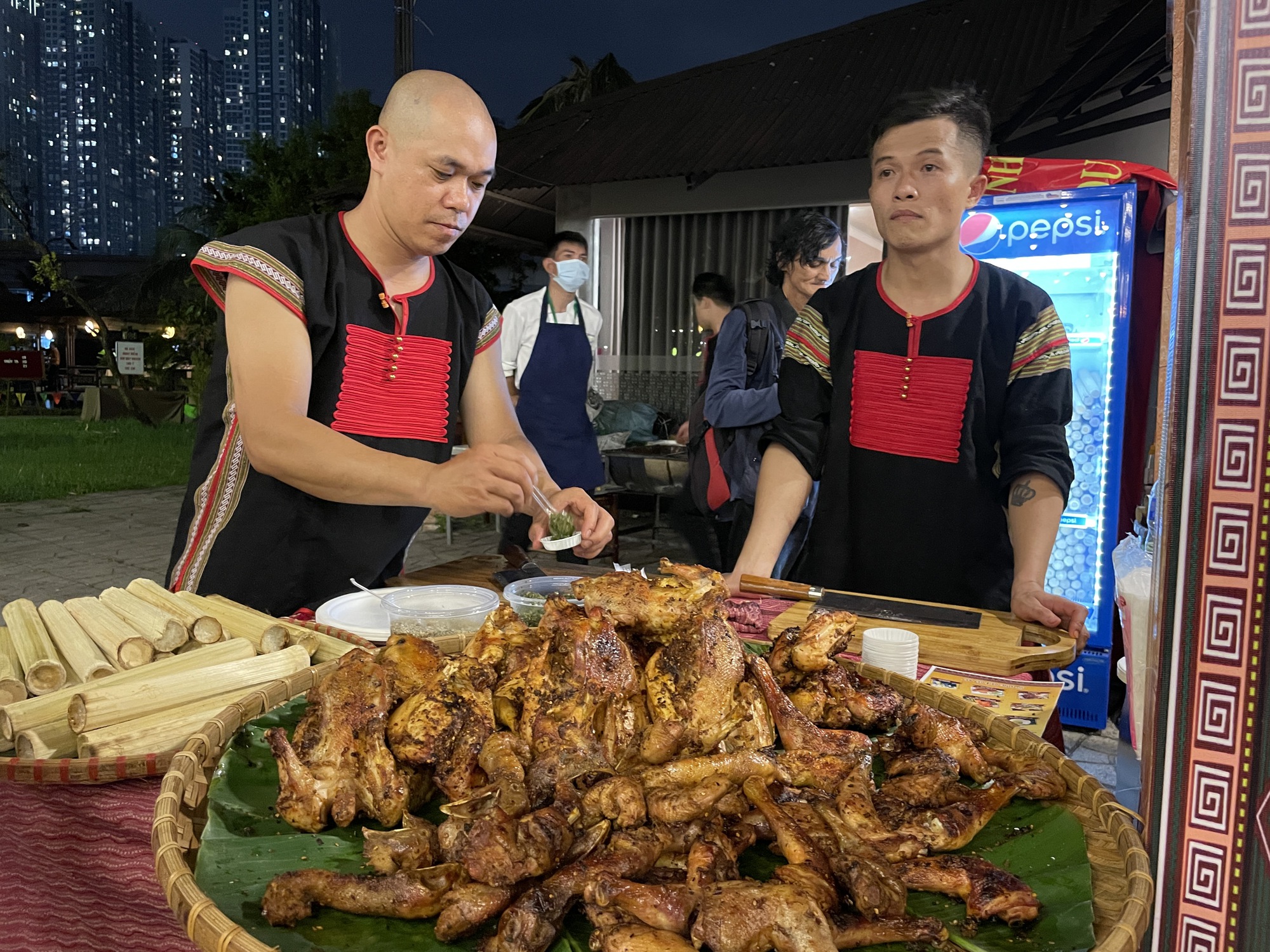 Chơi gì ở Sài Gòn cuối tuần: Đến KDL Văn Thánh trốn nóng và thỏa sức ăn món ngon với 200.000 đồng - Ảnh 6.