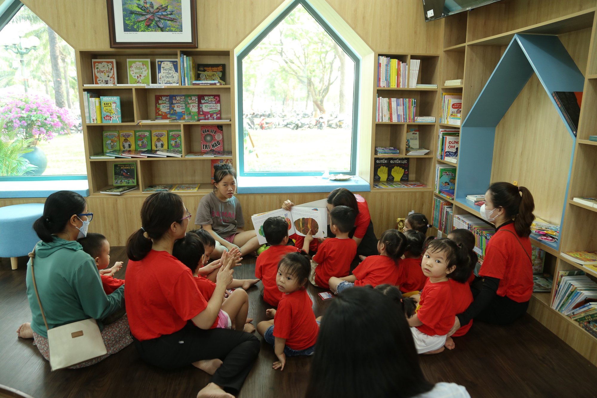 Tam Kỳ (Quảng Nam) đưa vào hoạt động thư viện số cộng đồng đầu tiên của cả nước - Ảnh 4.