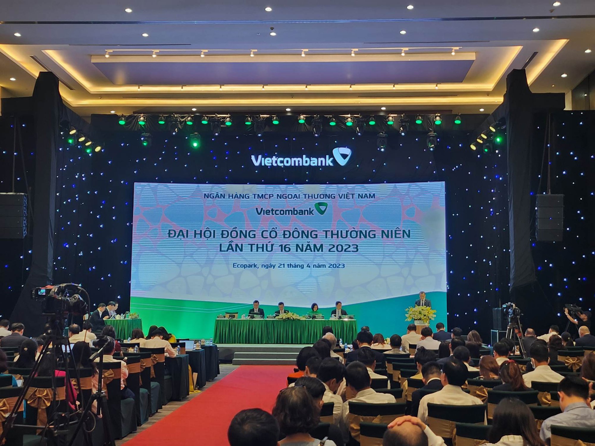 ĐHĐCĐ Vietcombank: Trình kế hoạch lợi nhuận 43.000 tỷ đồng, lộ diện người dự kiến thay thế ông Trương Gia Bình - Ảnh 2.