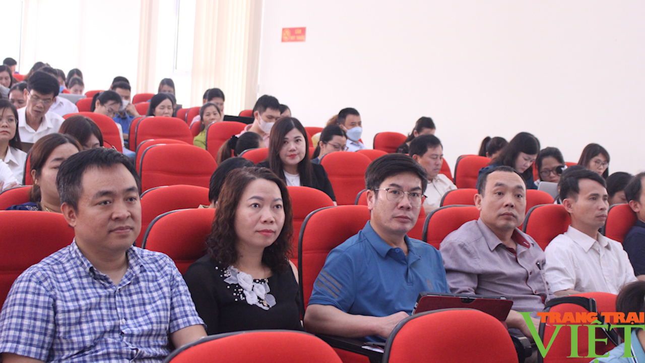 Sơn La: Tập huấn về công tác thi tốt nghiệp THPT năm 2023 - Ảnh 4.