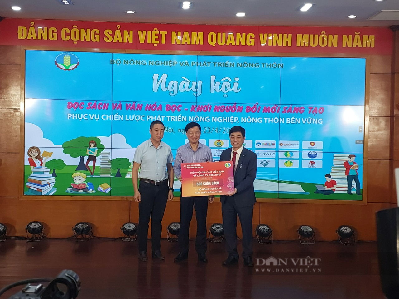 Hưởng ứng Ngày Sách và Văn hóa đọc Việt Nam, Bộ NNPTNT khai trương không gian đọc số - Ảnh 2.